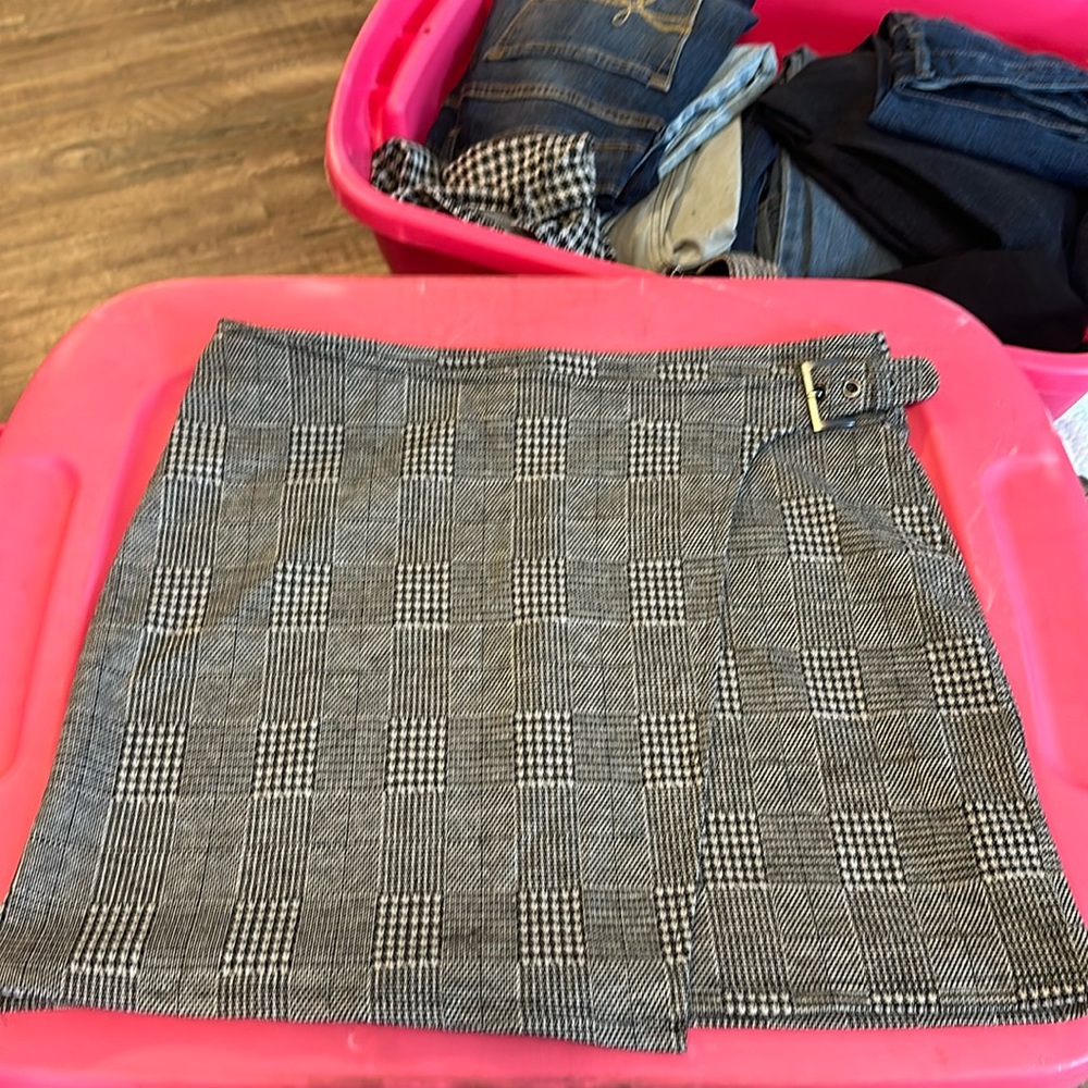 Buckle mini skirt